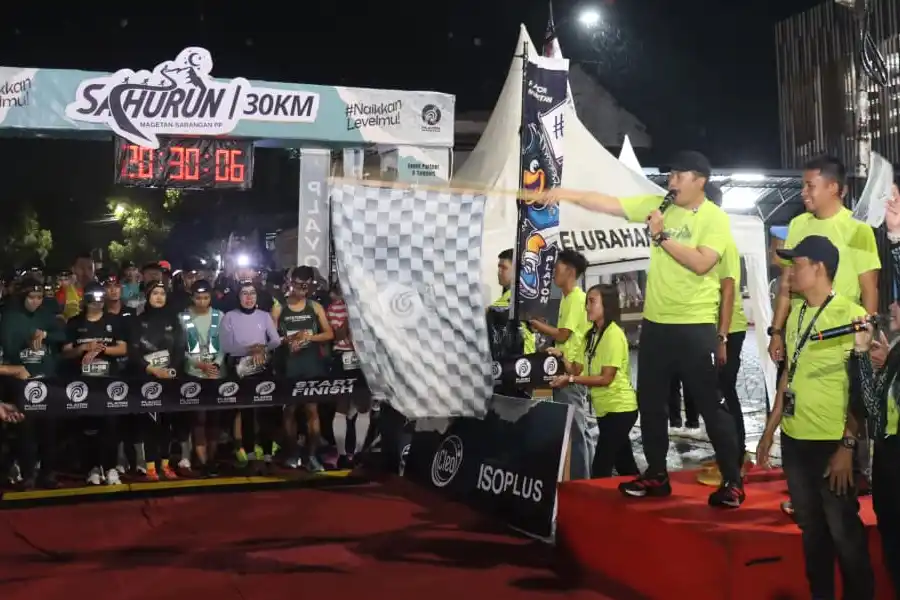 Sahurun 30K Magetan Meriahkan Ramadan, Ratusan Pelari Ikuti Lari Malam 30 Km dengan Pengamanan Polres Sekitar 220 pelari meramaikan Sahurun 30K di Magetan selama Ramadan. Polres Magetan memberikan izin dan pengamanan penuh untuk mendukung kegiatan olahraga.
