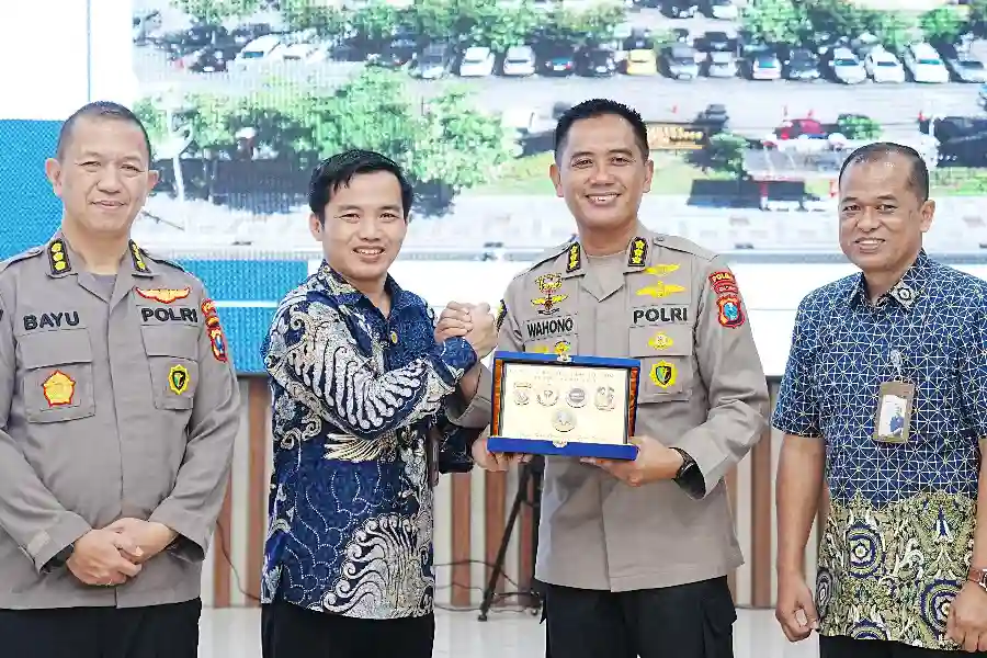 Dewan Pengawas BPJS Kesehatan Sidak RS Bhayangkara Surabaya, Apresiasi Pelayanan Tanpa Diskriminasi Dewan Pengawas BPJS Kesehatan melakukan sidak di RS Bhayangkara Surabaya dan mengapresiasi pelayanan kesehatan yang dinilai adil bagi peserta JKN.