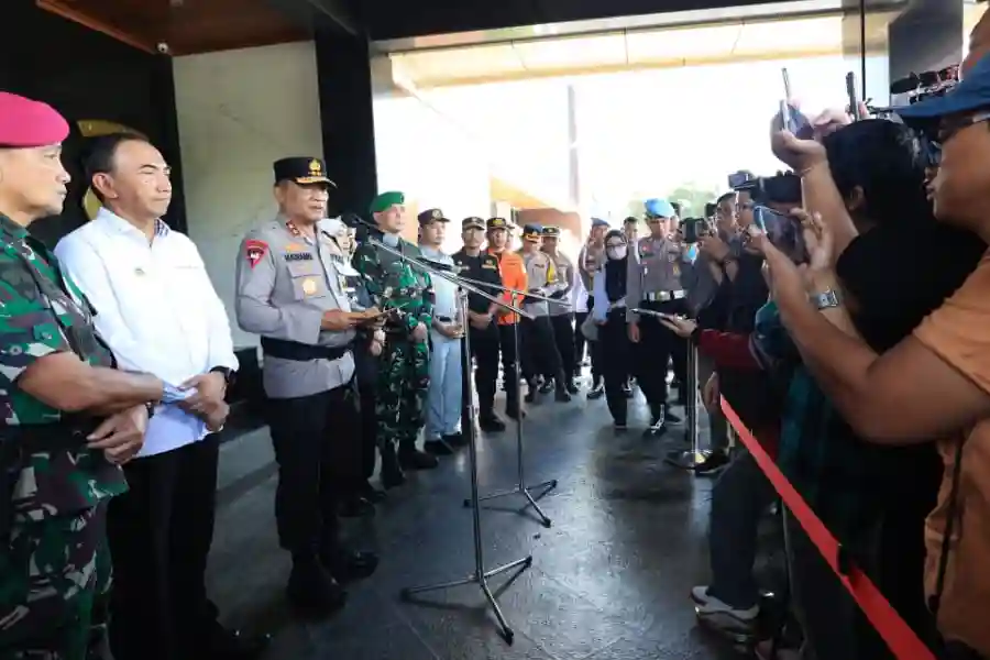 Antisipasi Penumpukan Kendaraan, Polda Jatim Siapkan Buffer Zone di Pelabuhan Ketapang Saat Nyepi Polda Jatim menyiapkan buffer zone di Pelabuhan Ketapang Banyuwangi saat penutupan Nyepi 2026 untuk mengantisipasi antrean kendaraan menuju Bali.