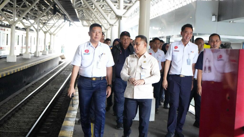 Kemenhub Tinjau Posko Angkutan Lebaran Hari ke-10 di Stasiun Yogyakarta