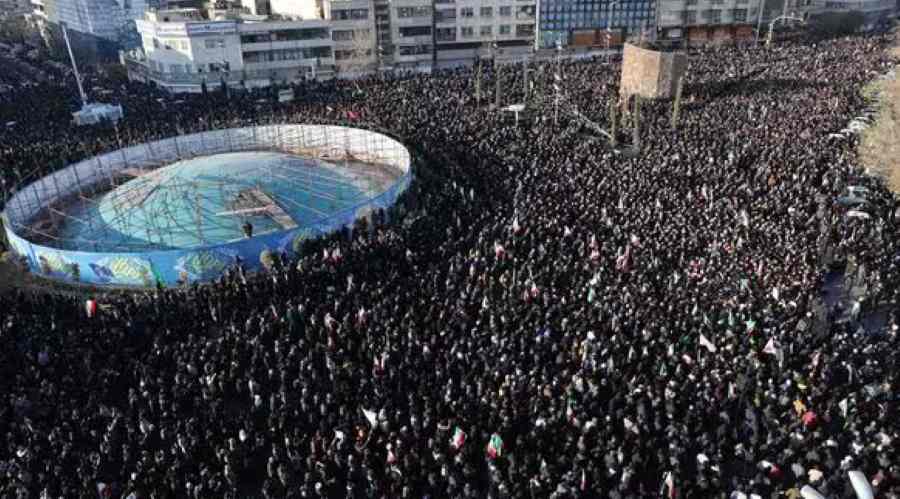 Lautan Manusia Tangisi Kepergian Ayatollah Ali Khamenei, Serukan Balasan!