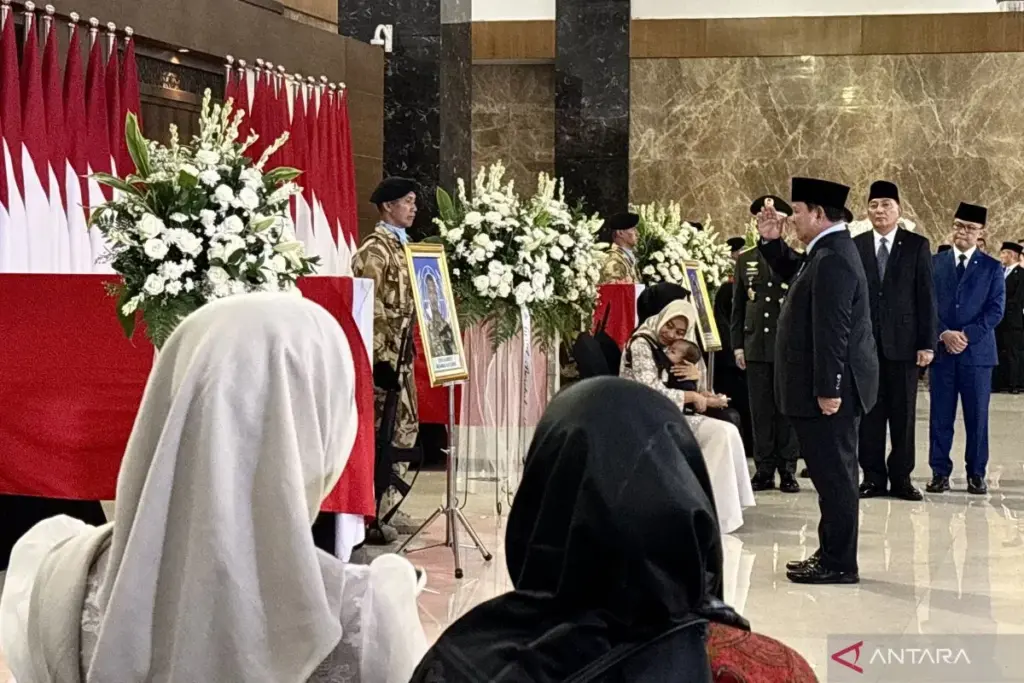 Prabowo Beri Penghormatan Terakhir untuk Tiga Prajurit TNI Gugur di Lebanon
