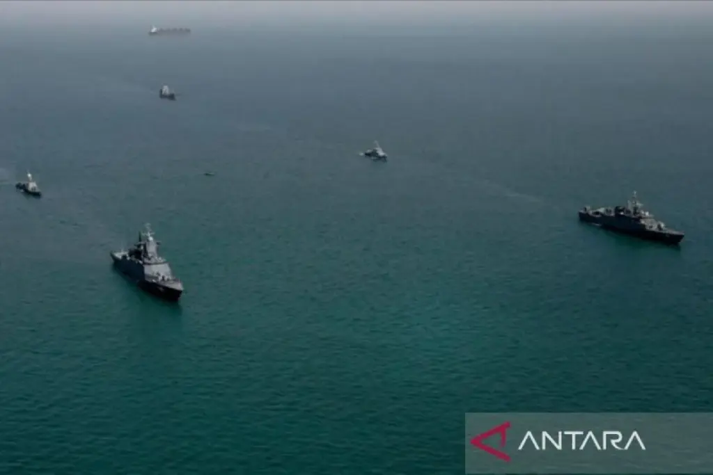 Gagal Damai dengan AS, Iran Pertimbangkan Tarif bagi Kapal di Selat Hormuz
