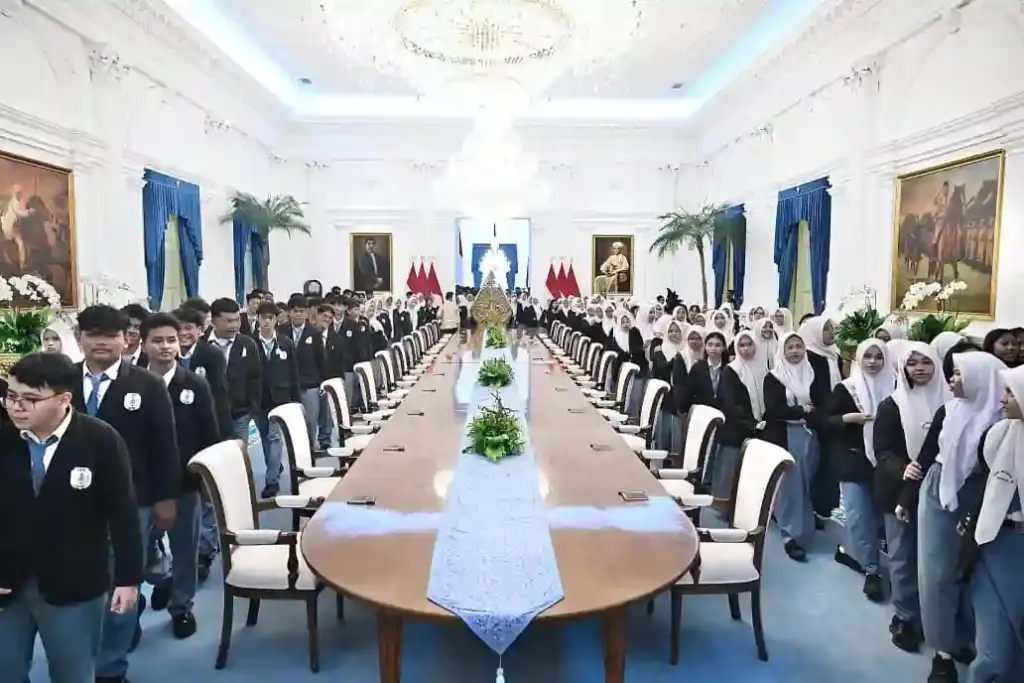 Dari Istana, Belajar Sejarah Tak Harus Membosankan Siswa-siswi SMKN 19 Jakarta mengikuti Program “Istana untuk Anak Sekolah” di Istana Kepresidenan, Jakarta, 7 April 2026 (Foto: setkab.go.id)