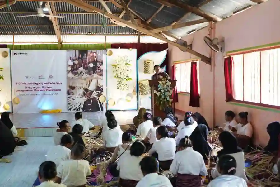BNI Berdayakan 430 Perempuan NTT Lewat Program Anyaman Lontar BNI bersama Yayasan Du Anyam kemudian menghadirkan ekosistem pemberdayaan yang lebih terintegrasi. (Foto: Tutur/BNI)