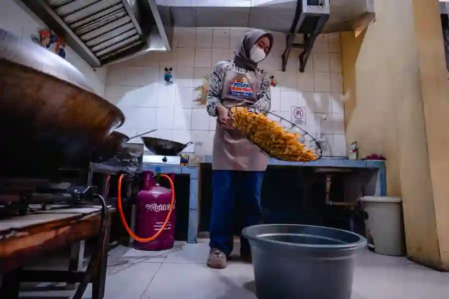 Momen Hari Kartini, Pertamina Perkuat Fondasi Ribuan Wirausaha Perempuan Pertamina mendorong wirausaha perempuan ultra mikro hingga kecil untuk naik kelas dan berdaya saing melalui Program PFpreneur 2026. (Foto: Tutur/Pertamina)