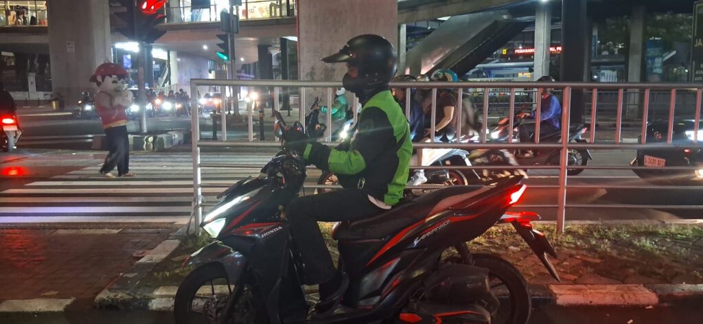 Potongan Aplikasi 8% Dinilai Belum Sentuh Akar Masalah, Driver Ojol Keluhkan Soal “Fitur Berbayar”