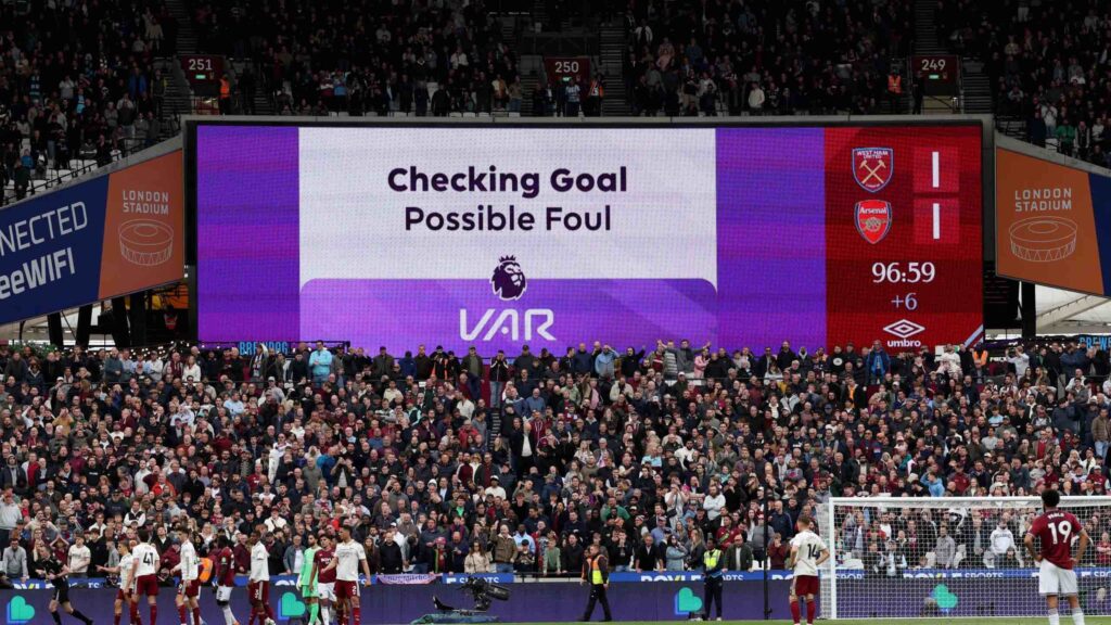 Kontroversi VAR Warnai Kemenangan Arsenal atas West Ham