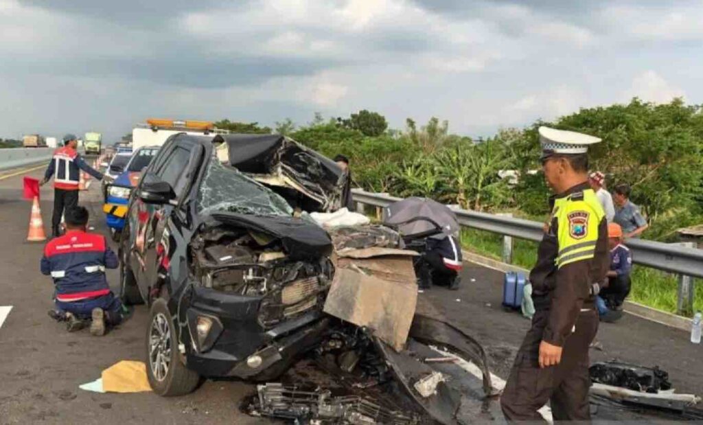 Mobil Anggota DPR Gus Hilman Kecelakaan di Tol Paspro, Dua Meninggal