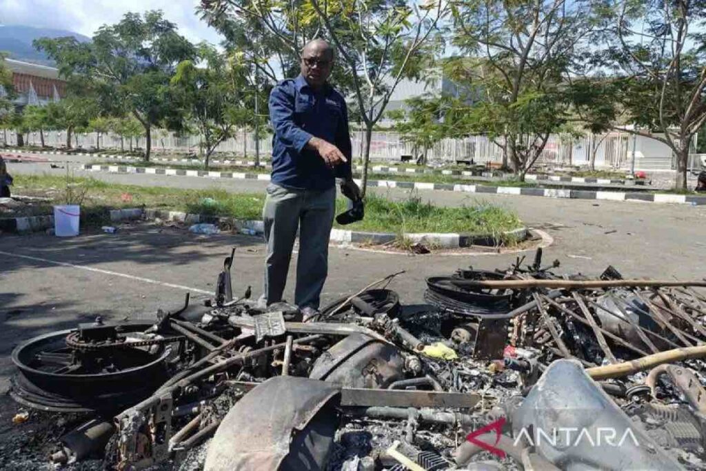 Komnas HAM Catat 20 Mobil dan 10 Motor Terbakar di Stadion Lukas Enembe