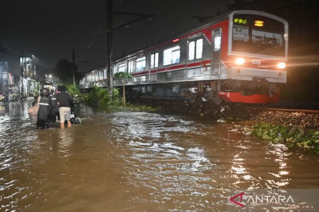 Usai Gangguan Banjir dan Listrik, KRL Green Line Beroperasi Lagi