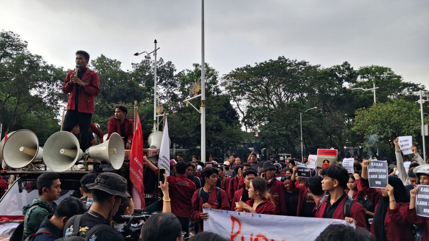 Tiba di Monas, Masa Aksi BEM UBK Dihadang Barikade Polisi