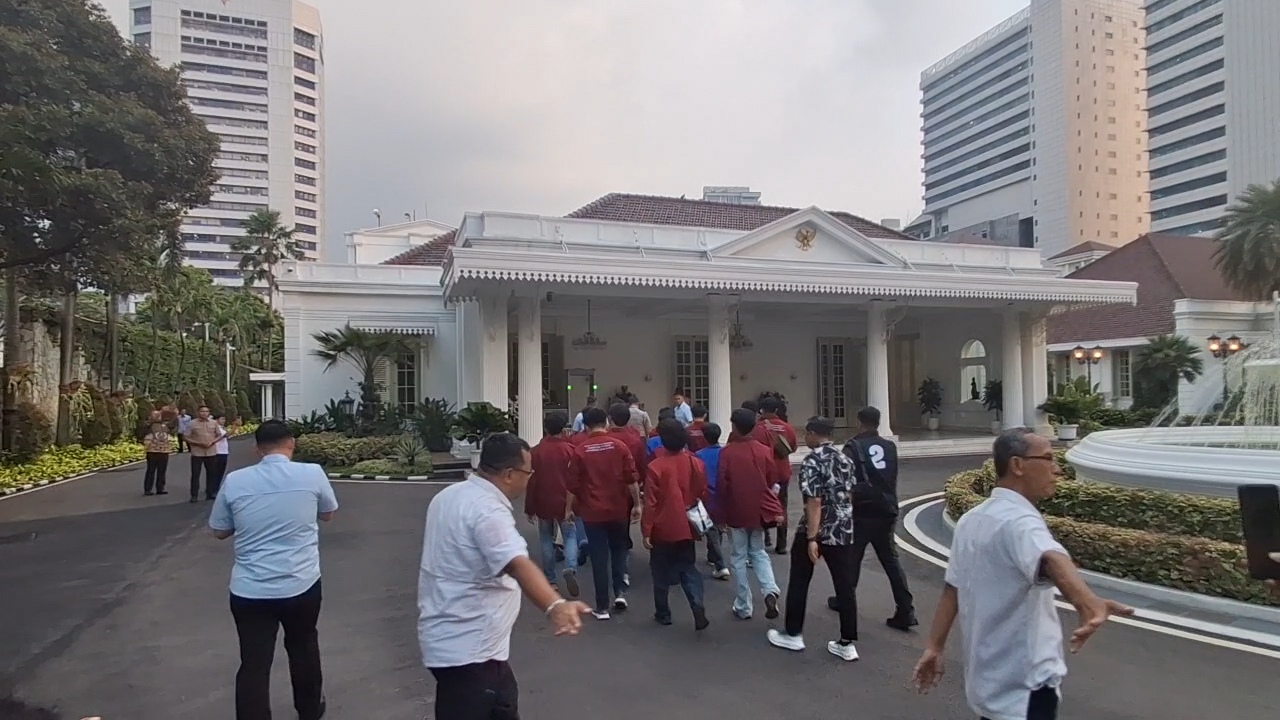 Wapres Gibran Terima 15 Perwakilan Massa Aksi BEM UBK