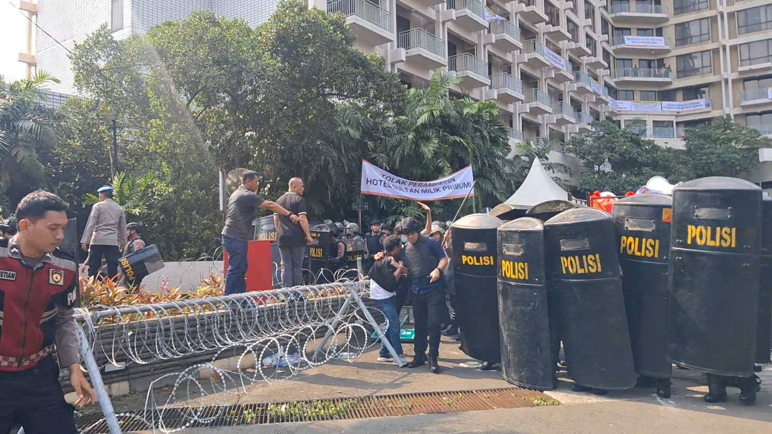 26 Anggota TNI-Polri Terluka Buntut Kericuhan Eksekusi Hotel Sultan