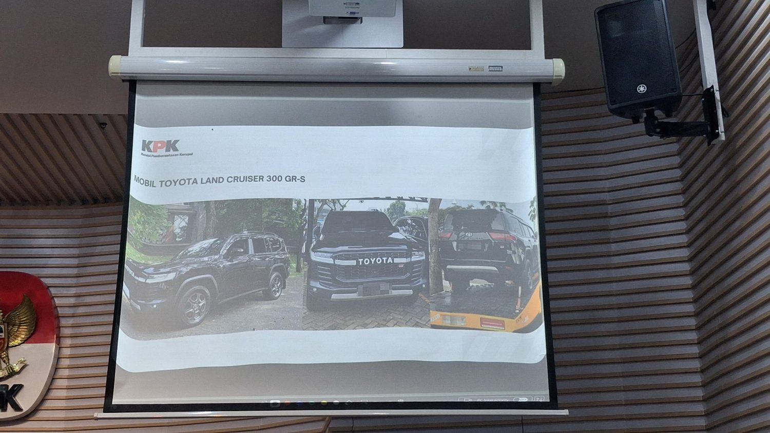 Bupati Kuansing Suhardiman Amby Terima Suap Mobil Land Cruiser Kredit