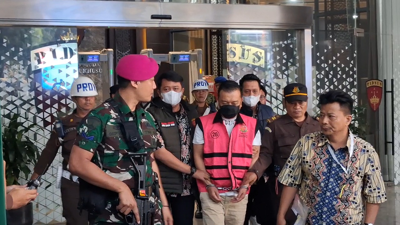 Gunakan Rompi Pink, Don Ritto Ditahan Kejagung Kasus Dugaan TPPU