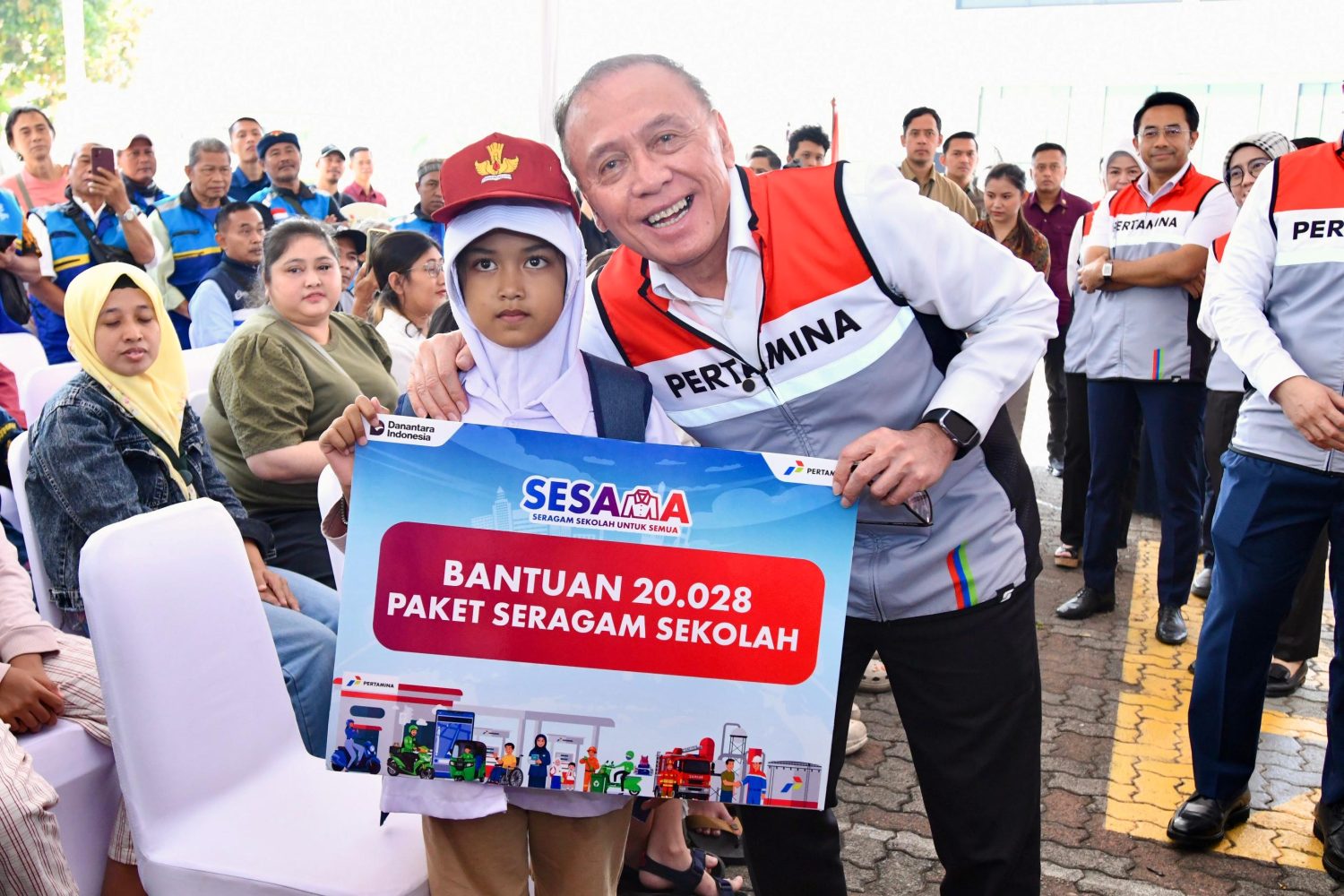 Jelang Tahun Ajaran Baru, Pertamina Salurkan 20.028 Paket Seragam dan Perlengkapan Sekolah