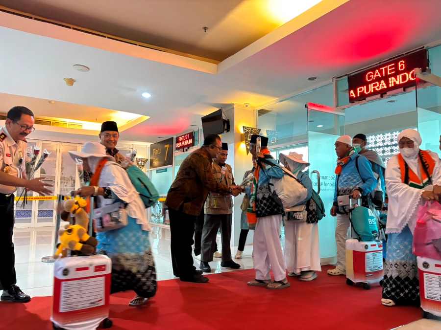 Karpet Merah Sambut Jemaah Haji Kloter Terakhir di Bandara Adi Soemarmo