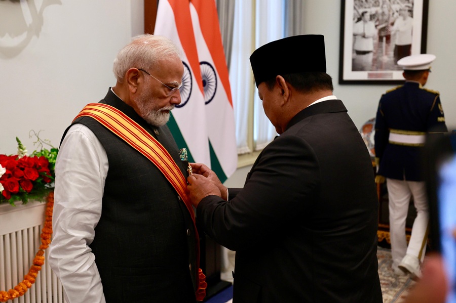 Narendra Modi Terima Bintang Adipurna dari Prabowo