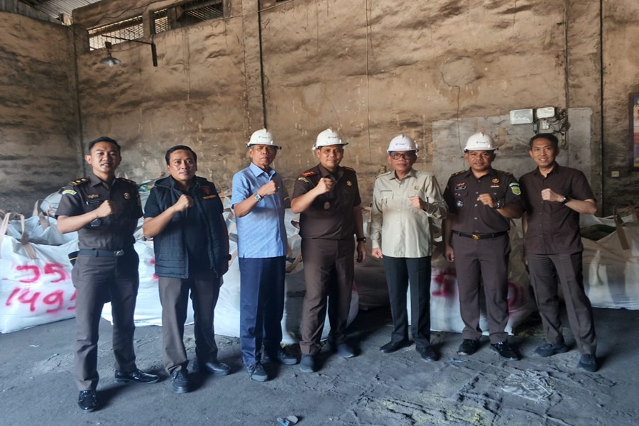 Kejagung Sita 104 Ton Timah Milik Bos Smelter di Gudang PT Menara Cipta Mulia