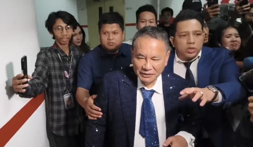 Datang ke Gedung Jampidsus, Hotman Paris Jadi Kuasa Hukum Febrie Adriansyah?