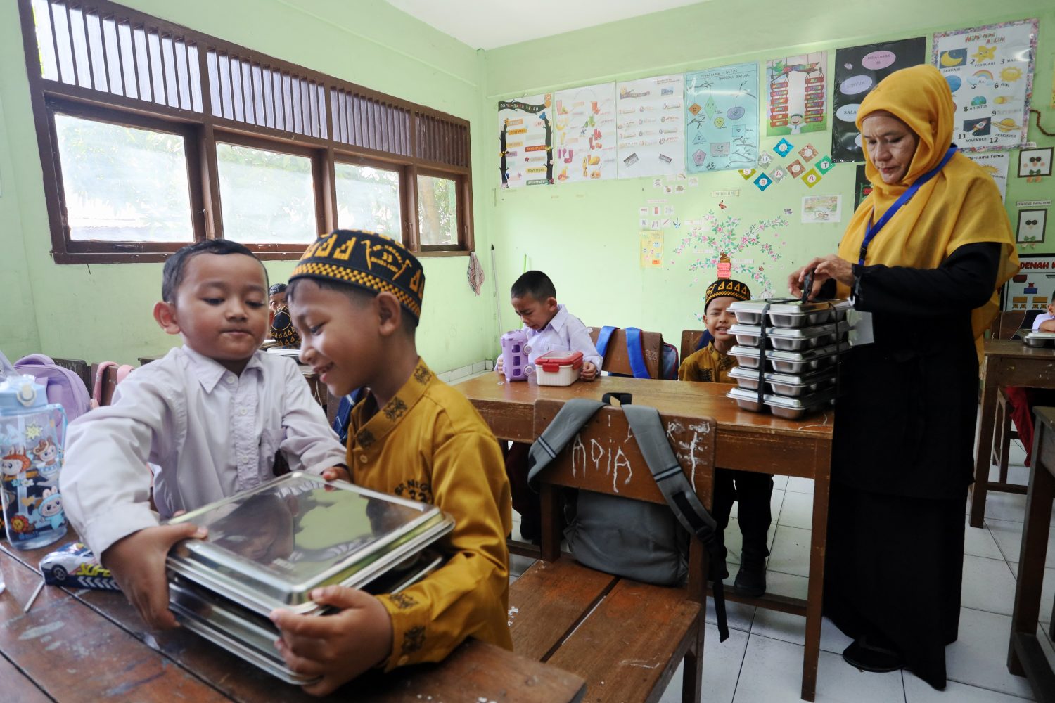 Presiden Paksa Semua Kementerian Dukung BGN Sukseskan MBG