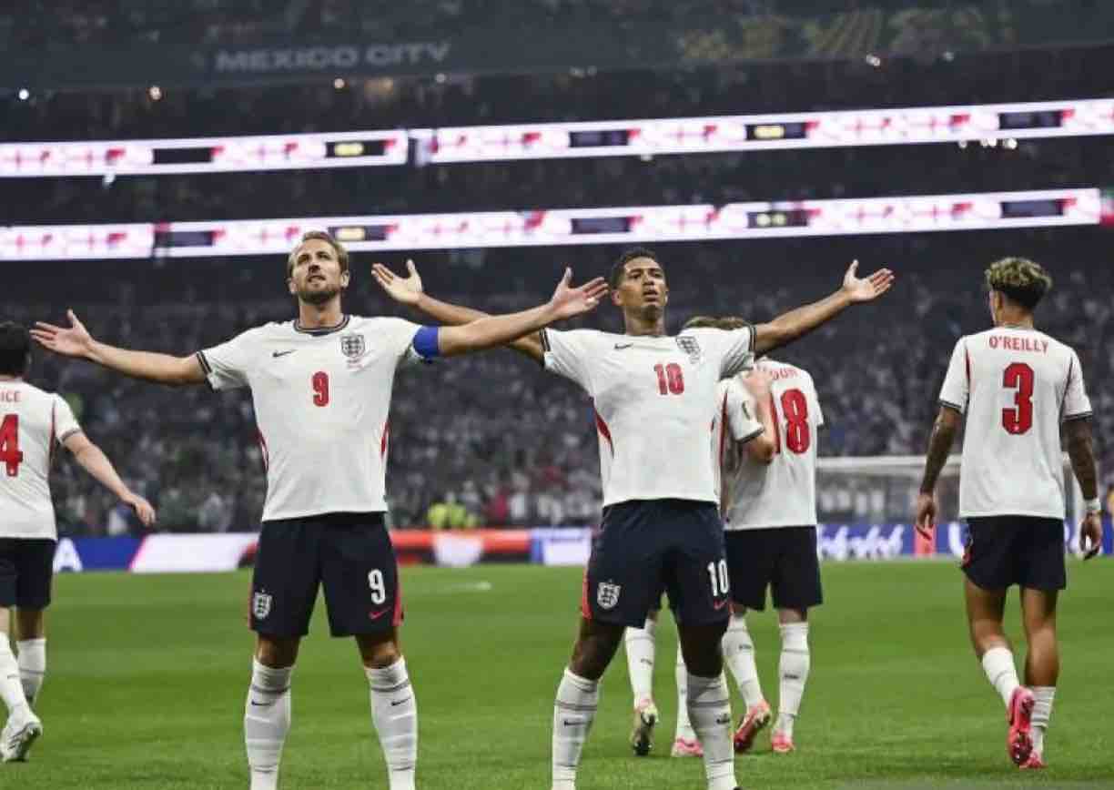 10 Pemain Inggris Runtuhkan Benteng Kokoh Azteca