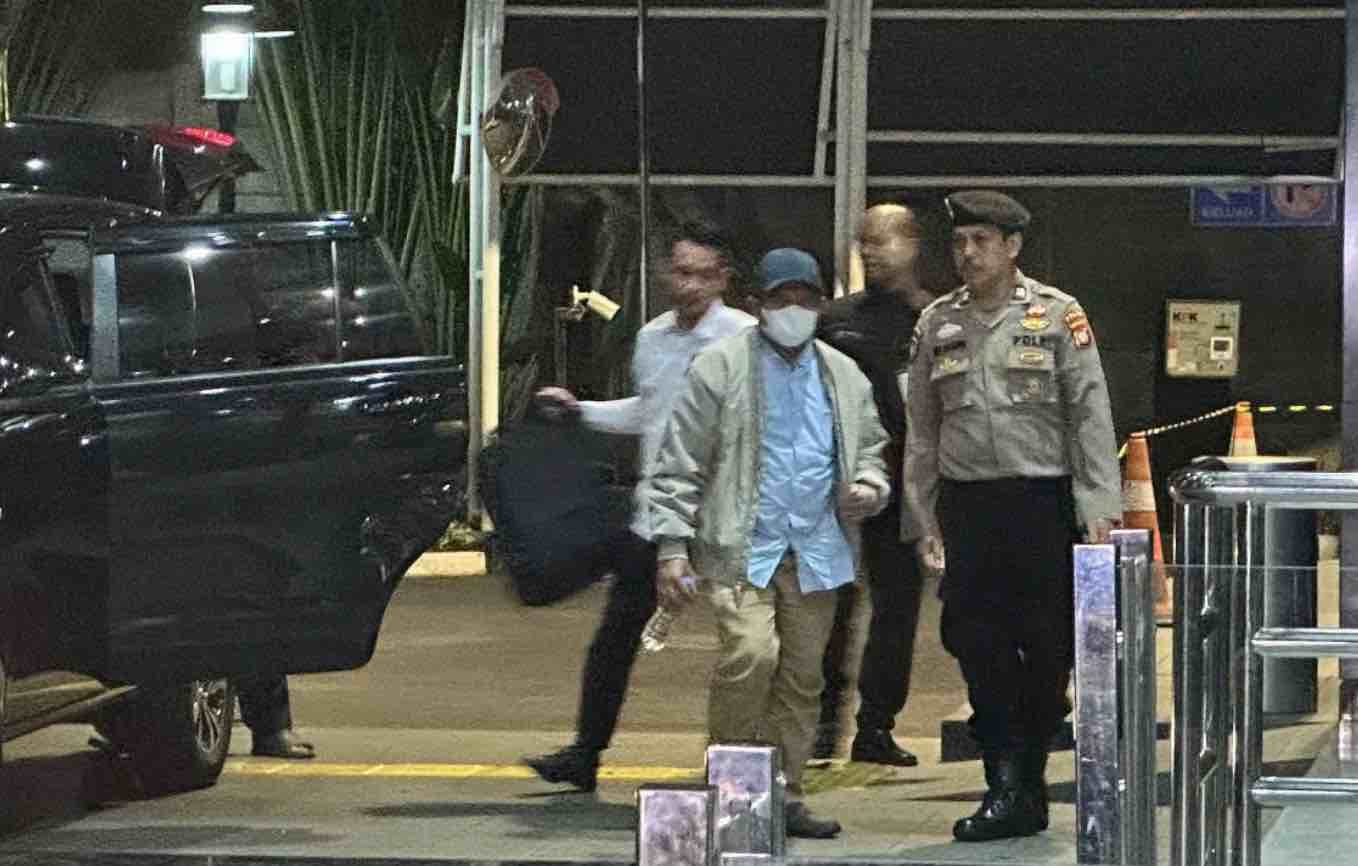 Bupati Lombok Barat Lalu Ahmad Zaini Tiba di Gedung KPK Usai Terjaring OTT