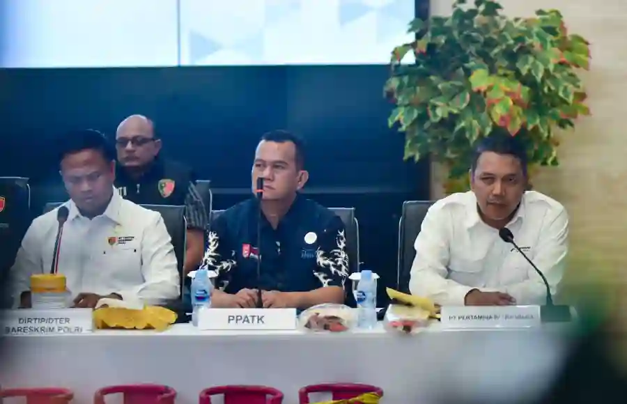 Direktur Pemasaran Ritel PT Pertamina Patra Niaga, Eko Ricky Susanto saat memberikan keterangan dalam Konferensi Pers Pengungkapan Tindak Pidana Penyalahgunaan BBM dan LPG Subsidi yang diselenggarakan di Gedung Awaloedin Djamin, Markas Besar Polri, pada Selasa, (21/4). (Foto: Tutur/Pertamina)