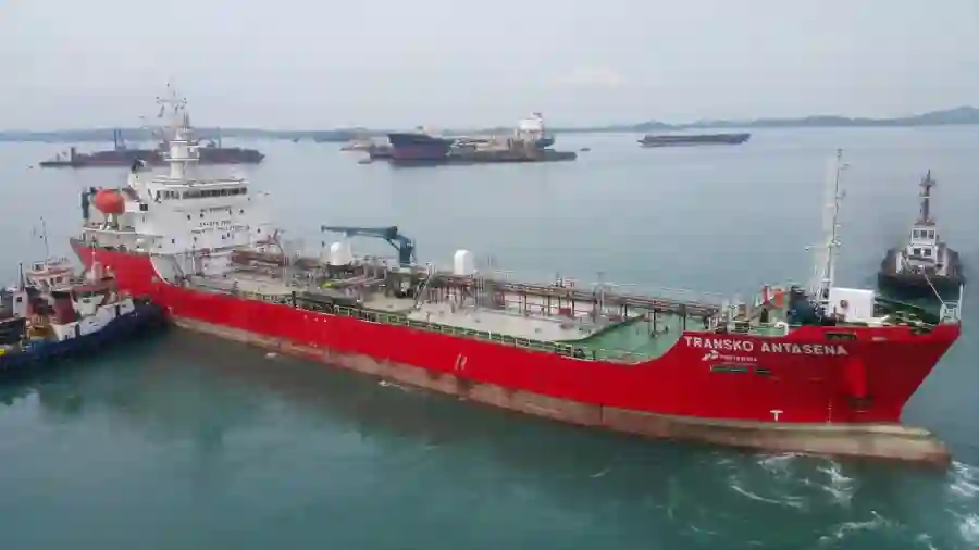 Armada Pertamina Patra Niaga sandar di Ampenan, memperkuat pasokan energi di Provinsi NTB (Foto: Tutur/Pertamina)