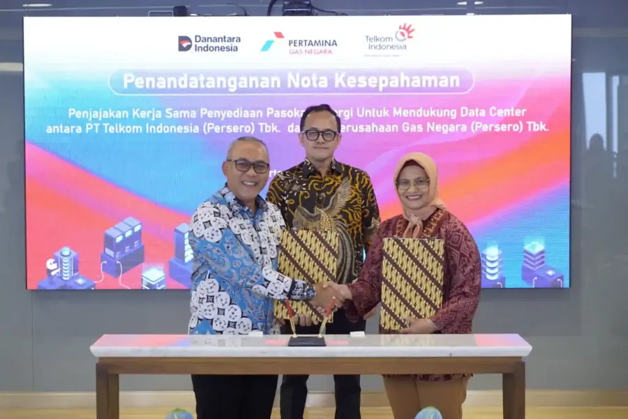 PT Telkom Indonesia (Persero) Tbk (Telkom) dan PT Perusahaan Gas Negara (Persero) Tbk (PGN) menjalin kolaborasi strategis melalui penandatanganan Nota Kesepahaman (MoU) untuk mengintegrasikan infrastruktur digital dengan pasokan energi rendah karbon. (Foto: Tutur/Telkom)