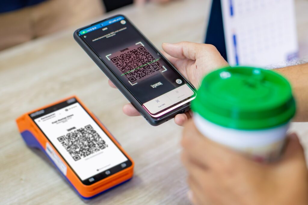 Merchant BRI Kini Bisa Terima Pembayaran Alipay dan UnionPay via QRIS EDC (Foto: Tutur/BRI)