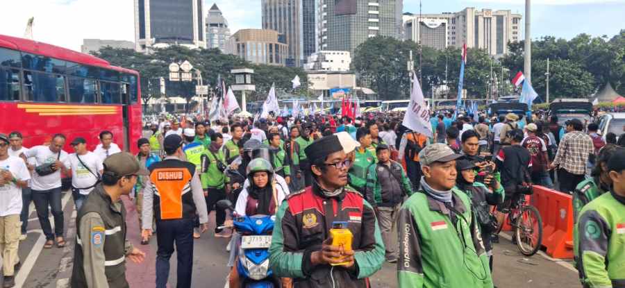 Bank Dunia: Kelas Menengah Indonesia Tergerus, Upah Riil Turun dan Pekerjaan Berkualitas Menyusut