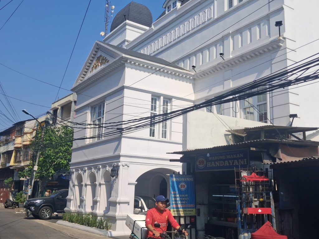 Sosok Misterius Yenna Yuliana, Tetangga Akui Tak Pernah Jalin Komunikasi Kantor PT Yasa Artha Trimanunggal. Foto: Tutur/Ahmad Nuryaman.