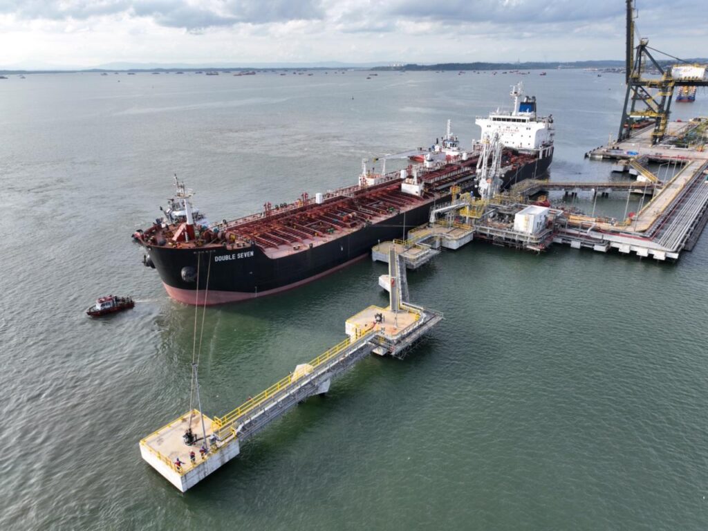 KPB dan PTK Perkuat Sinergi Maritim Dukung Operasional RDMP Balikpapan PT Kilang Pertamina Balikpapan (KPB) dan PT Pertamina Trans Kontinental (PTK) memperkuat sinergi di sektor maritim melalui penandatanganan Nota Kesepahaman (MoU) terkait Port Management Bundling (Foto: Tutur/Pertamina)