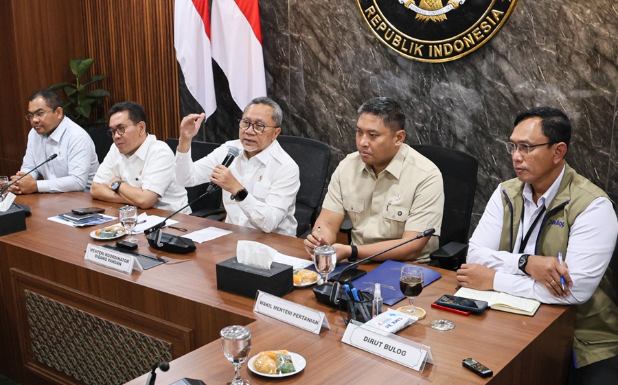 Hadapi Musim Kemarau, Menko Pangan Siapkan Bantuan Beras 1 Juta Ton Selama 3 Bulan Rapat Koordinasi Pangan yang dipimpin Menteri Koordinator Bidang Pangan, Zulkifli Hasan, bersama Mentri Perdagangan, Wakil Mentri Pertanian, Kementerian Perindustrian, Kementerian Keuangan, dan Dirut Perum Bulog, Selasa 9 Juni 2026. Foto: Kemenko Pangan.