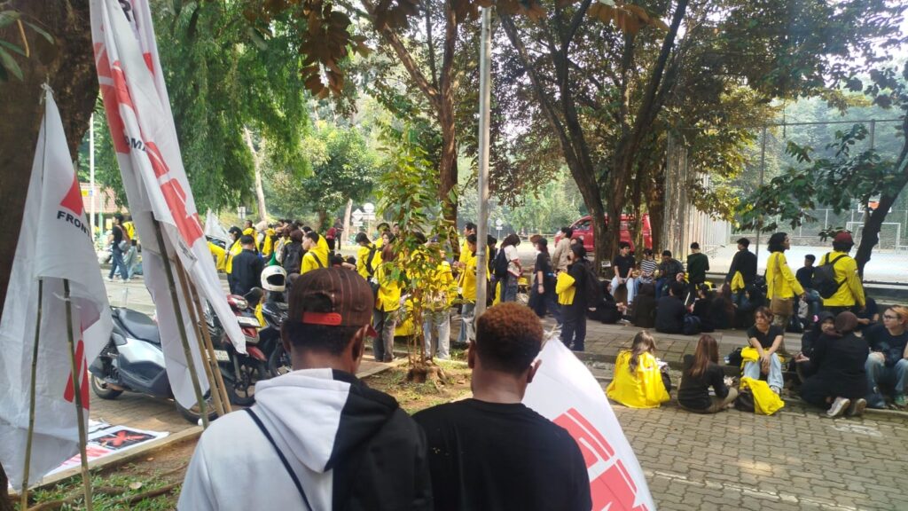 Demo Mahasiswa Tuntut Turunkan Harga BBM hingga Hentikan MBG