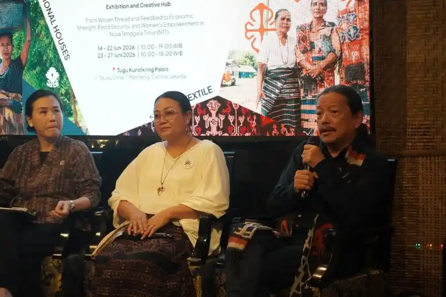 Di Weaving Wonders, Veronika Tan dan Asti Laka Lena Dorong Perempuan NTT Jadi Motor Ekonomi Restoratif